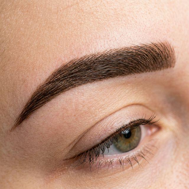 Pourquoi la retouche fixatrice est indispensable en maquillage permanent