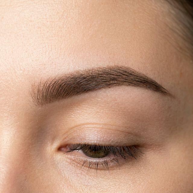Shading à Bougival : sourcils poudrés intenses et durables