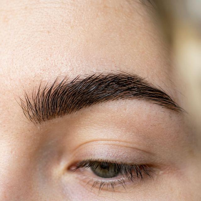 Teinture des sourcils à Bougival : la solution intermédiaire